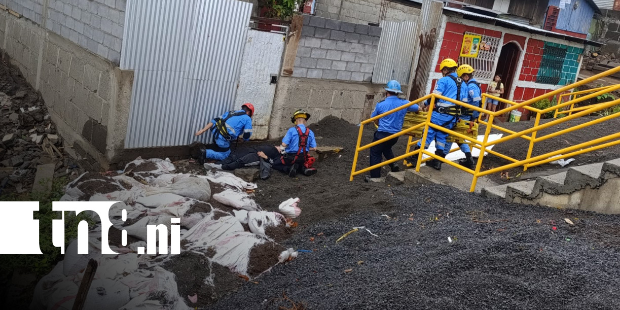 Foto: Prácticas de bomberos en técnicas de tirolina / TN8