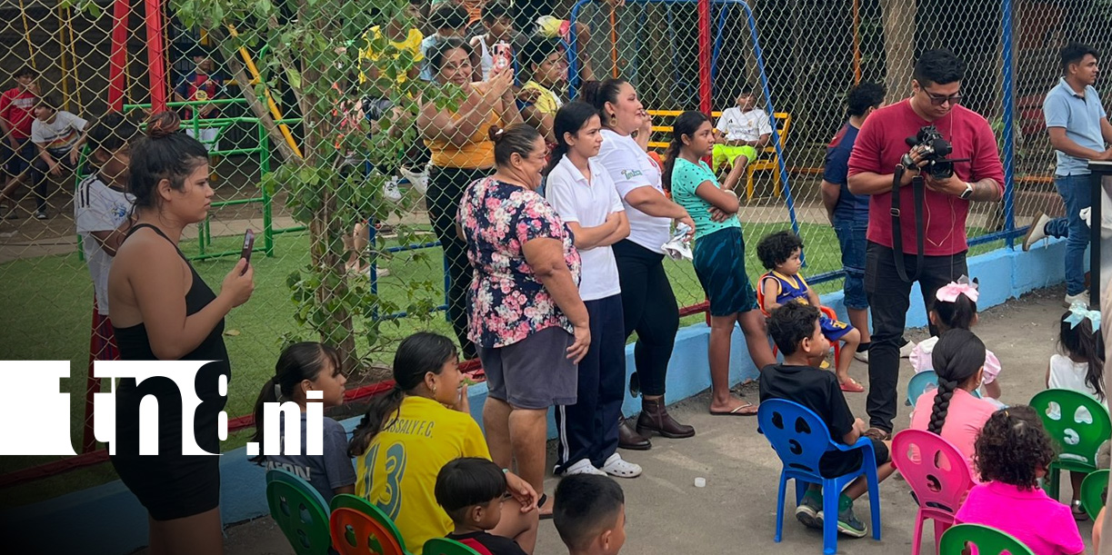 Foto: Familias del barrio Jorge Casally celebran la renovación total de su parque / TN8