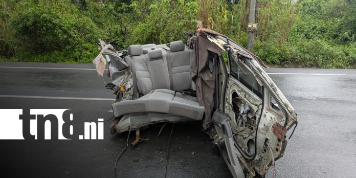 Foto:Fuerte accidente en Carretera Sur deja un lesionado en Las Palmeritas/TN8 Foto:Fuerte accidente en Carretera Sur deja un lesionado en Las Palmeritas/TN8