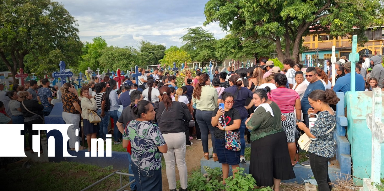Foto: Familiares y amigos despiden a padre e hija fallecidos en trágico accidente de tránsito en la Costa Caribe Norte / TN8