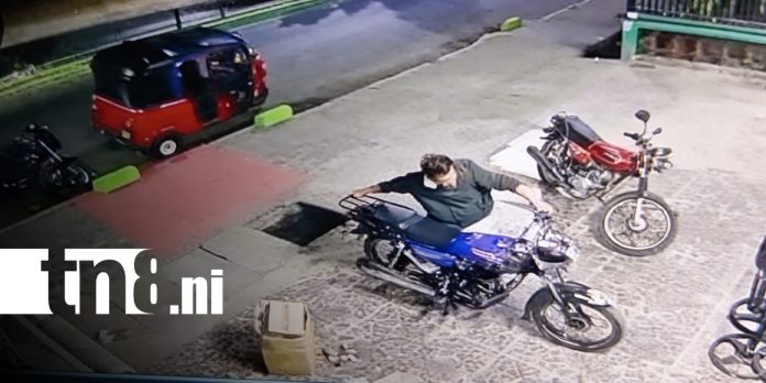 Foto: Robo de moto en una tienda china en Ticuantepe / TN8 Foto: Robo de moto en una tienda china en Ticuantepe / TN8