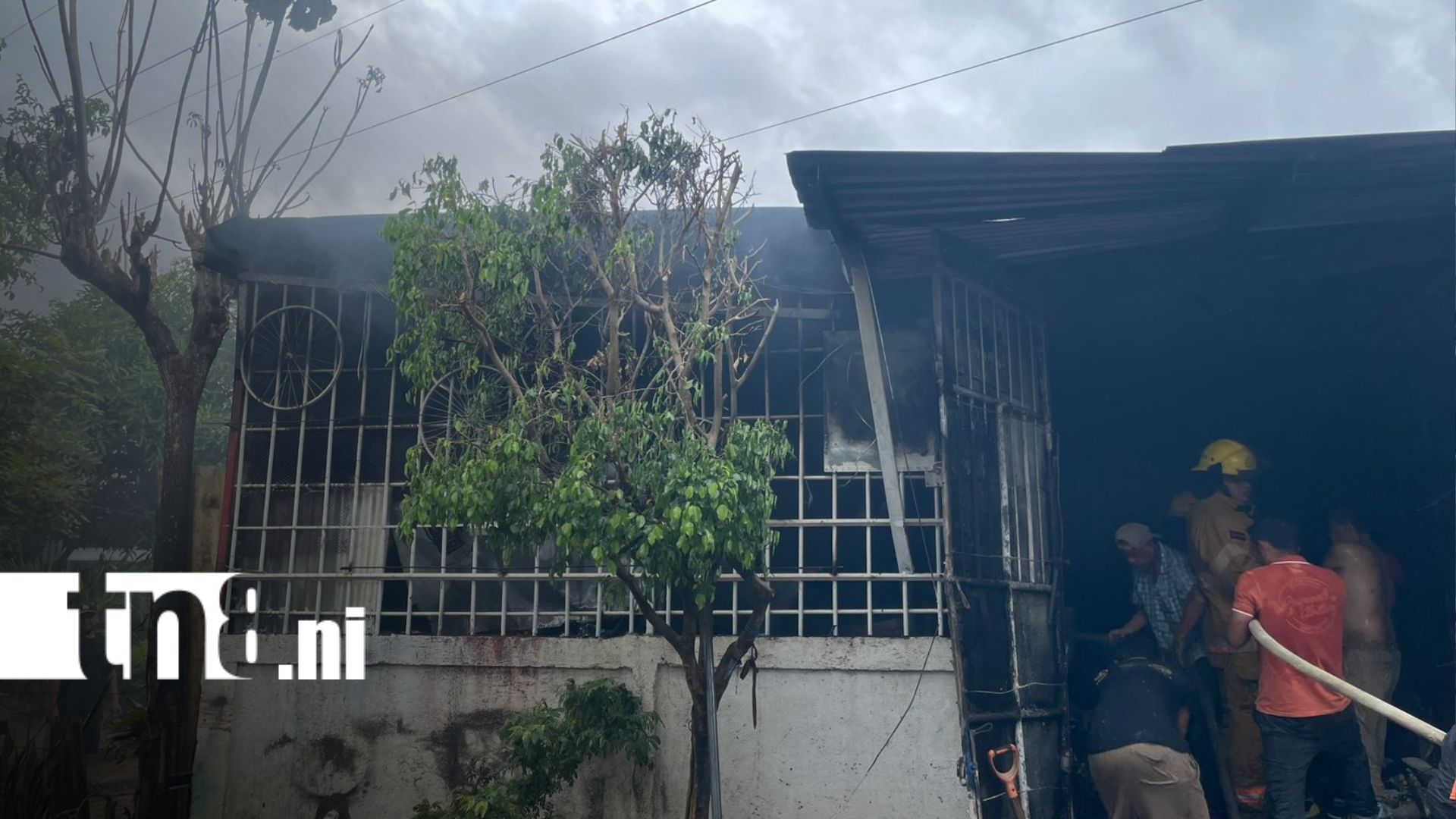 Foto: Vecinos reaccionaron ante un incendio en Nindirí/TN8