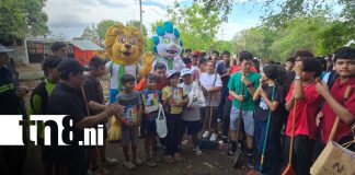 Foto: Vecinos limpian cauce de Managua / TN8