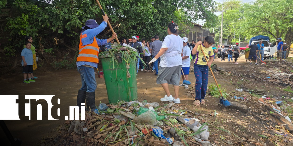 Foto: Vecinos limpian cauce de Managua / TN8