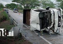 Camioncito se vuelca tras colisión en carretera de Matagalpa Foto: Accidente de tránsito en carretera de Muy Muy a Río Blanco, en Matagalpa / TN8