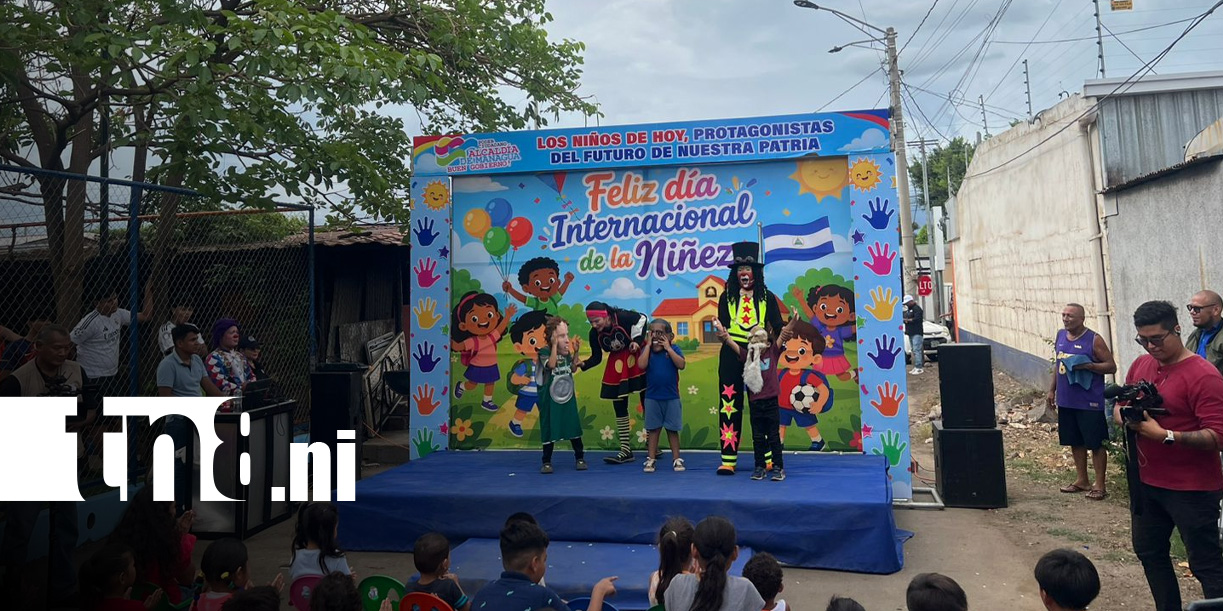 Foto: Familias del barrio Jorge Casally celebran la renovación total de su parque / TN8
