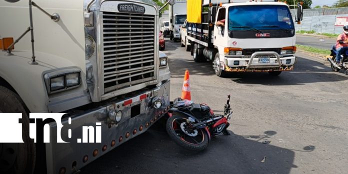 Foto: Fuerte accidente en Managua, cerca de semáforos del Dancing / TN8