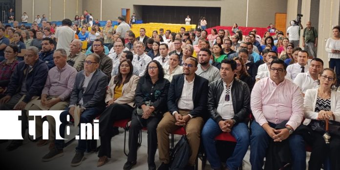 Foto: Maestros se reúnen en la UNAN-Managua / TN8