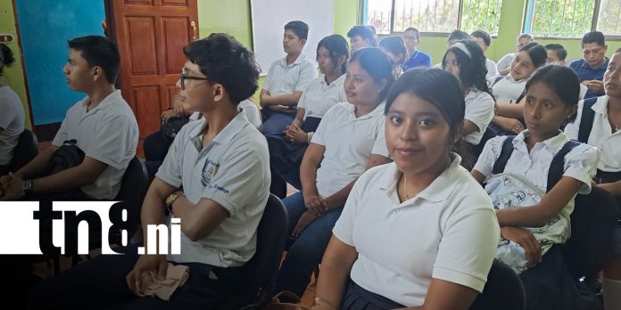 Foto: Lanzamiento de cartilla para prevenir la depresión y el suicidio desde Ometepe / TN8