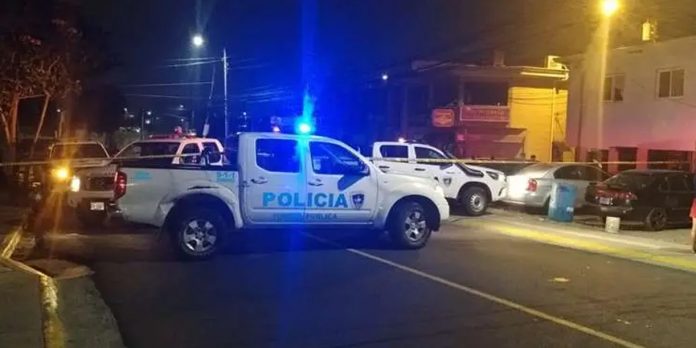 Foto: Hatillo 8, Costa Rica 8 bajo fuego /Cortesía