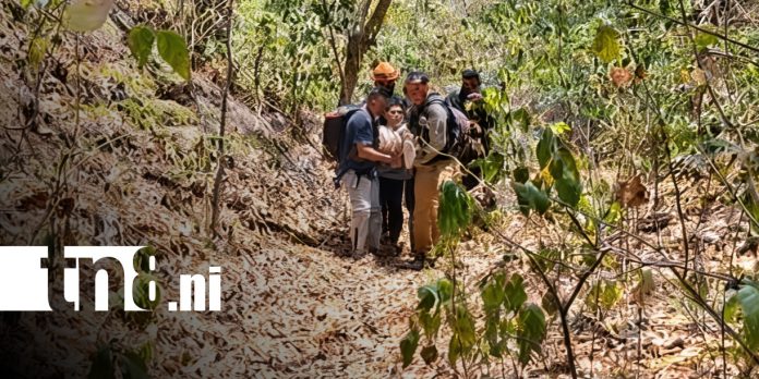 Foto: Rescatan a motociclista tras caer en un barranco en Ticomo, Managua / TN8