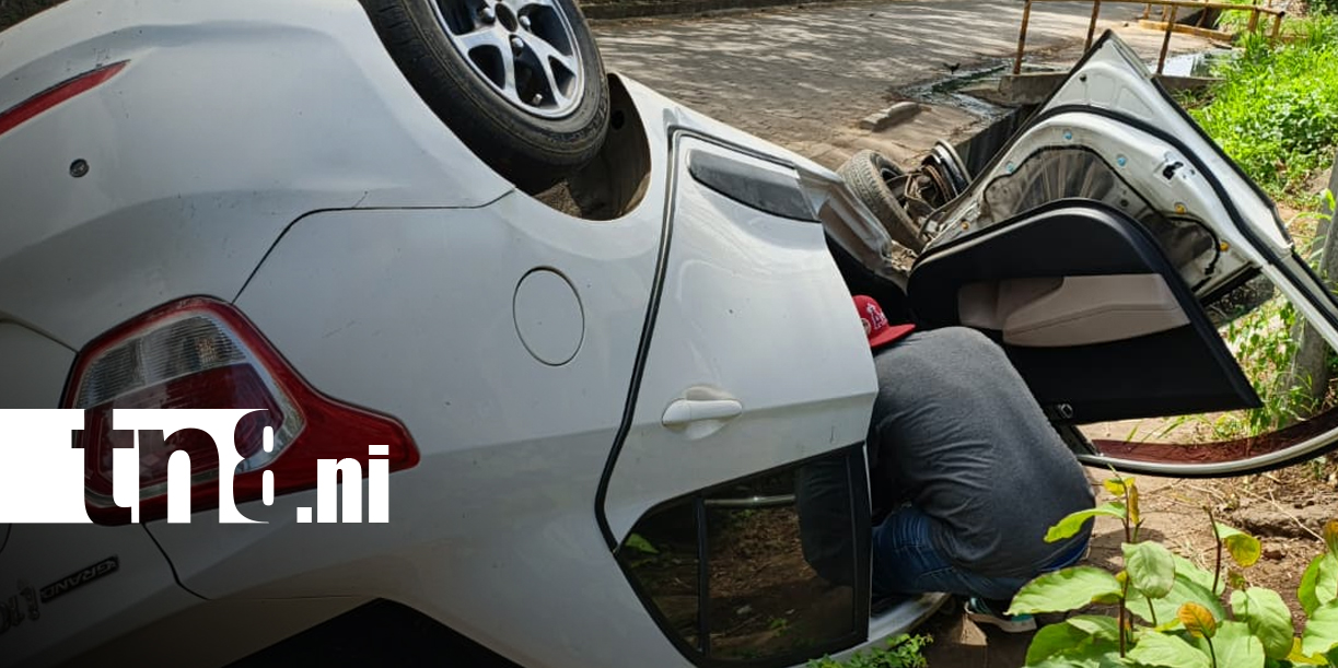 Foto:Aparatoso accidente en Ciudad Sandino deja vehículo destruido en Managua/TN8