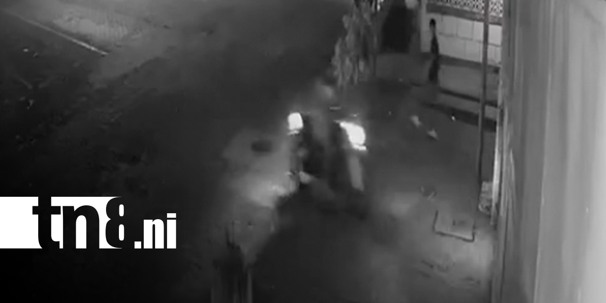 Foto: Choca contra un portón en una calle de Managua / TN8