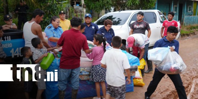 Foto: Apoyo para familias afectadas por incendio en Rosita / TN8