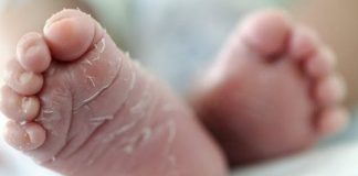 Foto: Gemelas de 15 meses mueren por presunta deshidratación en Francia /Cortesía