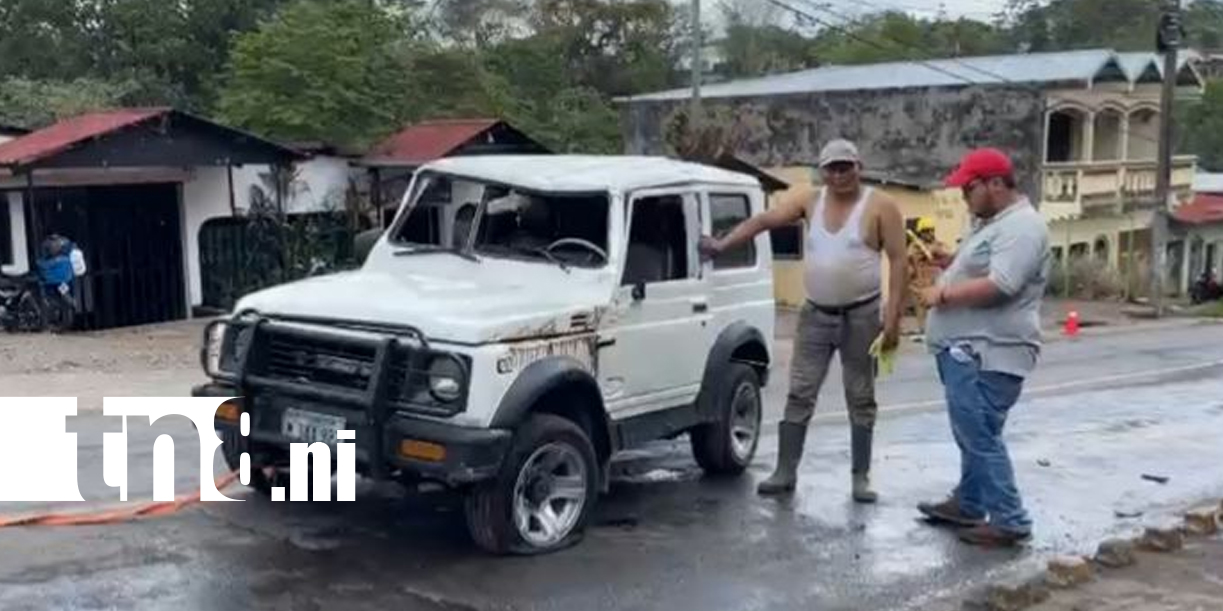 Foto: Pierde el control y termina volcado en la carretera de Camoapa /TN8