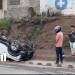 Foto: Pierde el control y termina volcado en la carretera de Camoapa /TN8