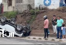 Foto: Pierde el control y termina volcado en la carretera de Camoapa /TN8