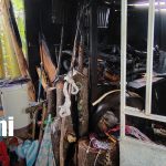 Vecinos y bomberos controlan incendio en vivienda del barrio Santa Ana, Juigalpa Foto: Incendio deja daños en vivienda de Juigalpa/TN8