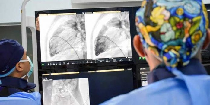 León fortalece la atención cardíaca con jornada especializada de cateterismos para 50 pacientes