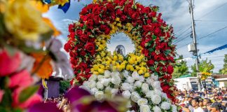 Foto: Tradicionalistas de Santo Domingo que mantienen viva la fe/TN8