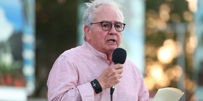 Foto: Gustavo Porras informa a diplomáticos sobre proceso de reforma constitucional/Cortesía