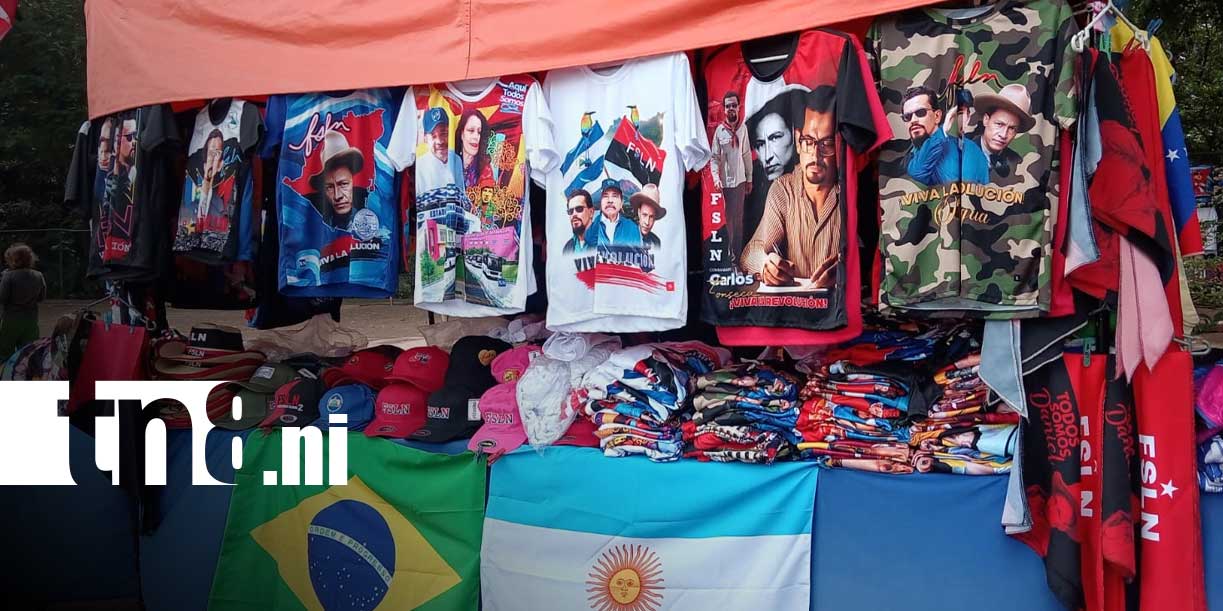 Foto: Avenida Bolívar a Chávez se llena de color con artículos alusivos al 47/19 / TN8