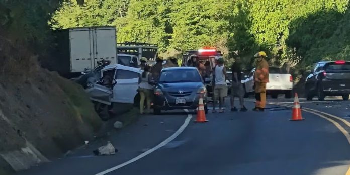 Foto: Accidente en ruta 27 deja un muerto y una mujer grave/Cortesìa Foto: Accidente en ruta 27 deja un muerto y una mujer grave/Cortesìa