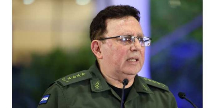 Foto: General Julio César Avilés reafirma apoyo del Ejército a la reforma de la Constitución / Cortesía