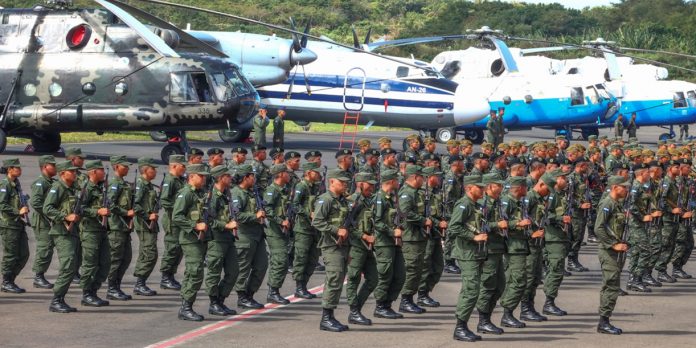 Foto:Hoy realizan acto y entrega de condecoraciones por el 47 aniversario de la Fuerza Aérea/Cortesía Foto:Hoy realizan acto y entrega de condecoraciones por el 47 aniversario de la Fuerza Aérea/Cortesía