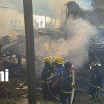 Incendio afecta vivienda de Digna Chow en el embarcadero municipal de Waspam Foto: Incendio afecta vivienda de Digna Chow en el embarcadero municipal de Waspam/TN8