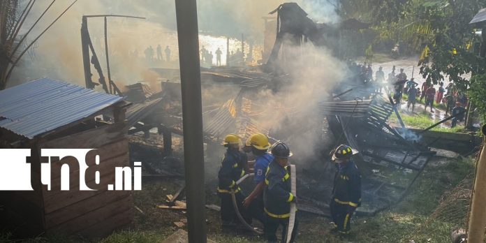 1 Foto: Incendio afecta vivienda de Digna Chow en el embarcadero municipal de Waspam/TN8