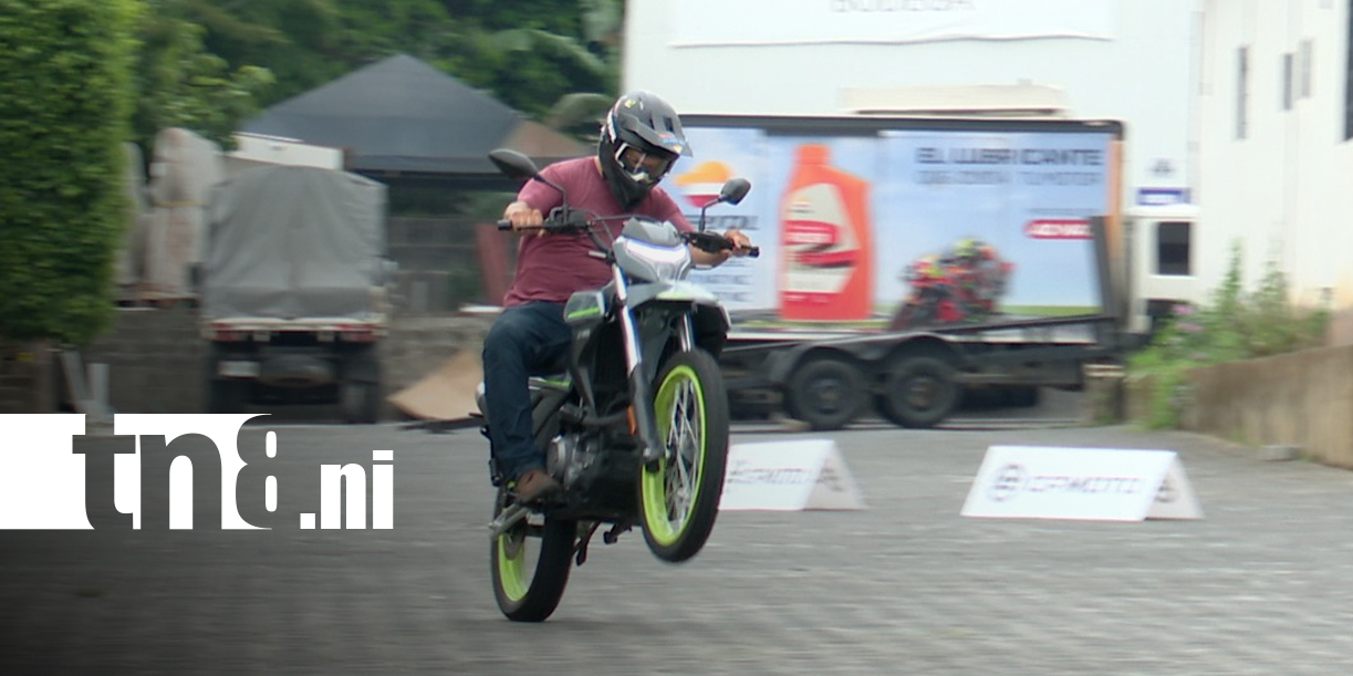Aficionados al motociclismo viven pruebas de manejo en la CF Moto Experience