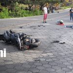 Motociclistas resultan lesionados tras chocar contra un camión en peligrosa curva, Estelí Foto: Dos motociclistas quedan graves tras impactar contra un camión/TN8