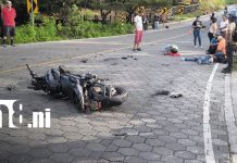 Foto: Dos motociclistas quedan graves tras impactar contra un camión/TN8