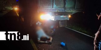 FotoMotociclista muere tras impactar contra camión estacionado en carretera de Río San Juan/TN8