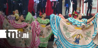 Foto: Familias y artistas protagonizan carnaval del Julio Victorioso en Granada/TN8