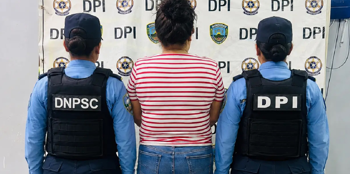 Foto: Maestra detenida por presunta agresión en Honduras/Cortesìa