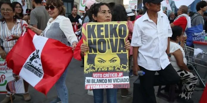 Foto:Protestas en Perú por juramentación de Keiko Fujimori/TN8 Foto:Protestas en Perú por juramentación de Keiko Fujimori/TN8
