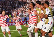 Estados Unidos sufre con 10 jugadores, pero logra el pase a octavos del Mundial Foto: Estados Unidos sufre expulsión y termina sellando la victoria ante Bosnia/Cortesía