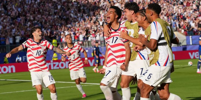 Foto: Estados Unidos sufre expulsión y termina sellando la victoria ante Bosnia/Cortesía Foto: Estados Unidos sufre expulsión y termina sellando la victoria ante Bosnia/Cortesía