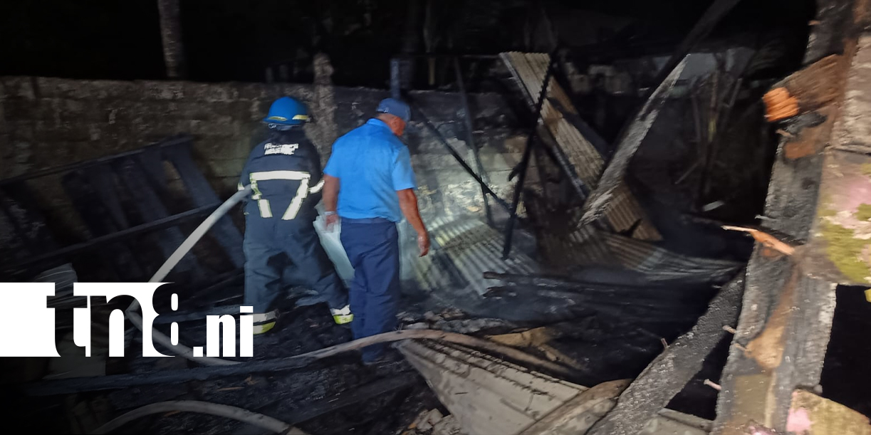 Foto: Mujer y su pequeña hija logran escapar de voraz incendio en Bluefields/TN8