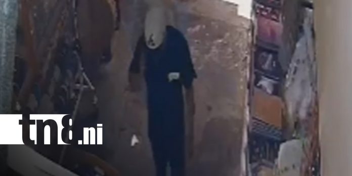 Foto: Robo en Mercado Oriental queda grabado en cámaras/TN8 Foto: Robo en Mercado Oriental queda grabado en cámaras/TN8