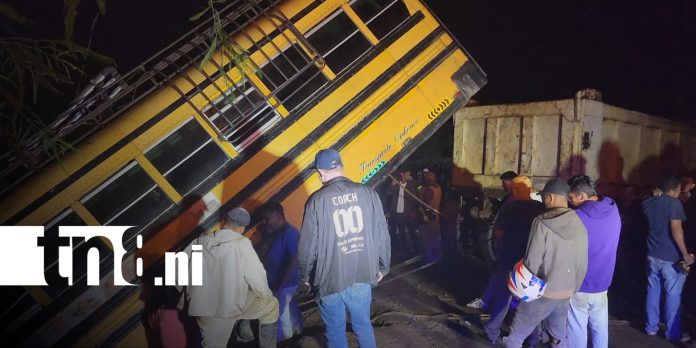 Foto: Vuelco de bus y deja dos fallecidos y varios heridos en Madriz/ TN8