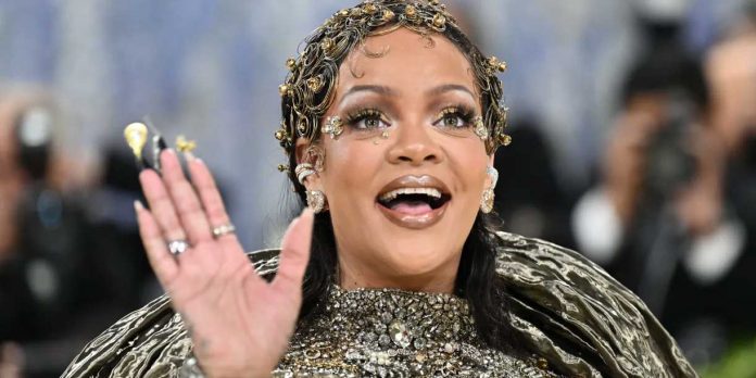 Foto:Rihanna reaparece en el escenario y enciende la locura junto a Jay-Z/Cortesía Foto:Rihanna reaparece en el escenario y enciende la locura junto a Jay-Z/Cortesía