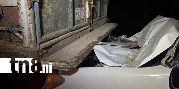 1 Foto: Camioneta impacta contra la parte trasera de un camión en Juigalpa, Chontales/TN8