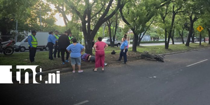 1 Foto: Joven motociclista muere tras estrellarse contra un árbol en carretera a Masaya / TN8