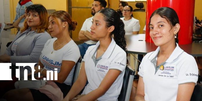 1 Foto: Universidad honra a sus estudiantes/TN8