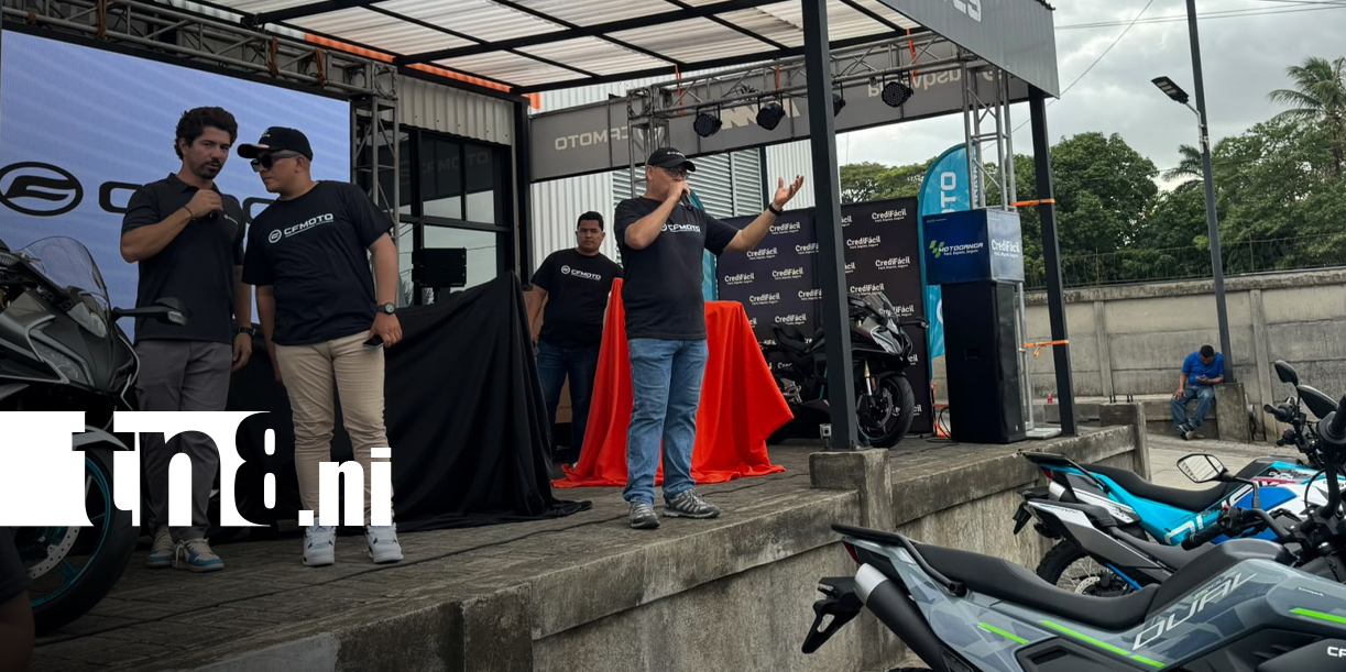 Aficionados al motociclismo viven pruebas de manejo en la CF Moto Experience
