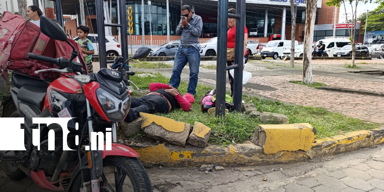 Foto: Motociclista resulta herido tras colisión con camioneta en Plaza España/TN8